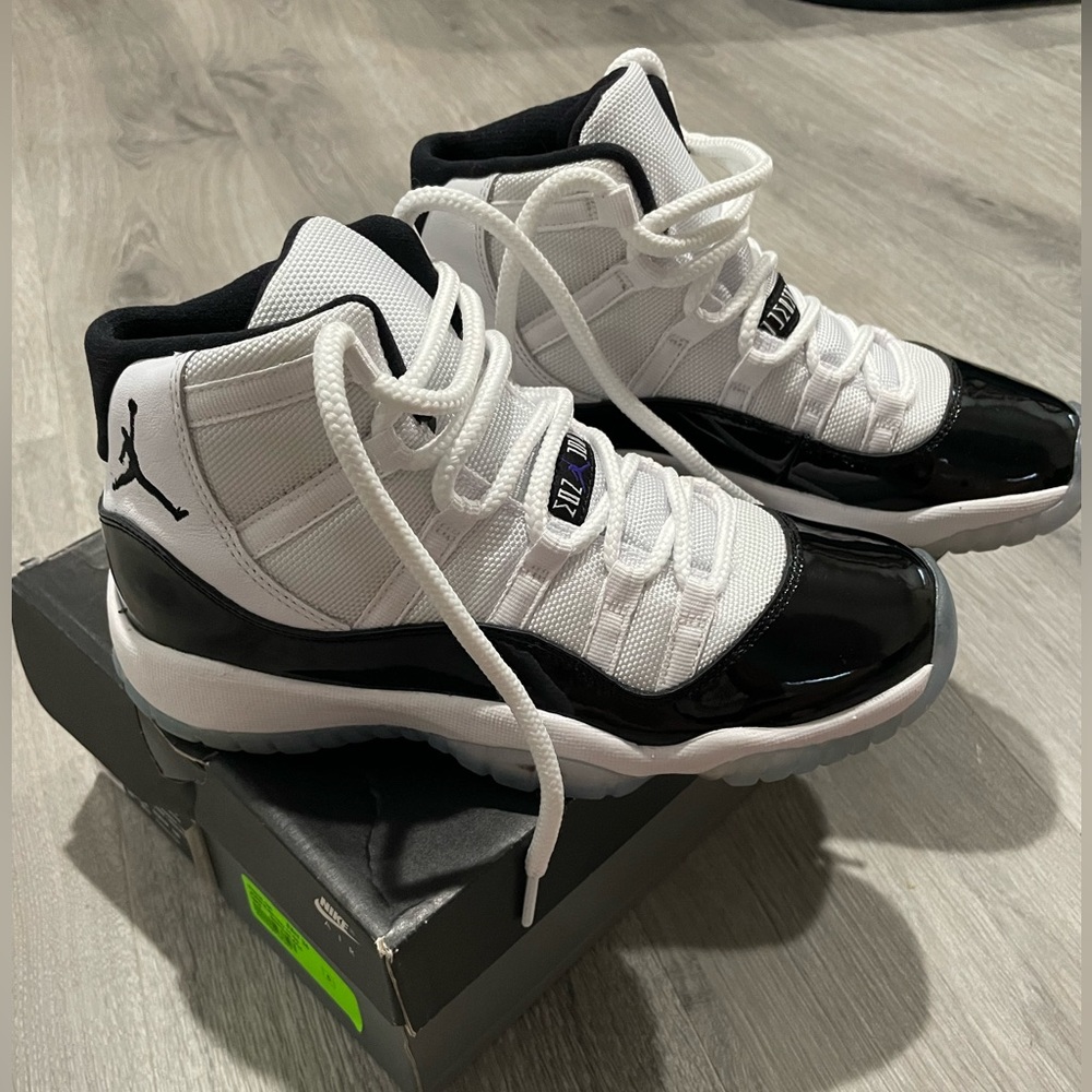 Jordan 11 Retro Concord size 5Y